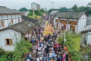 祖巴茨第三节5中4拿下9分3板 本场已砍19分8板3助